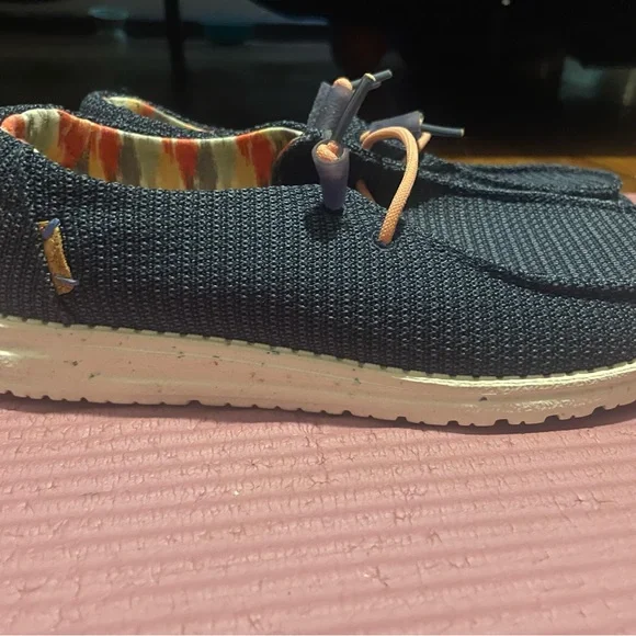 Women’s Size 9 Wendy Knit 2 HEY DUDE slip on shoes - Picture 3 of 7